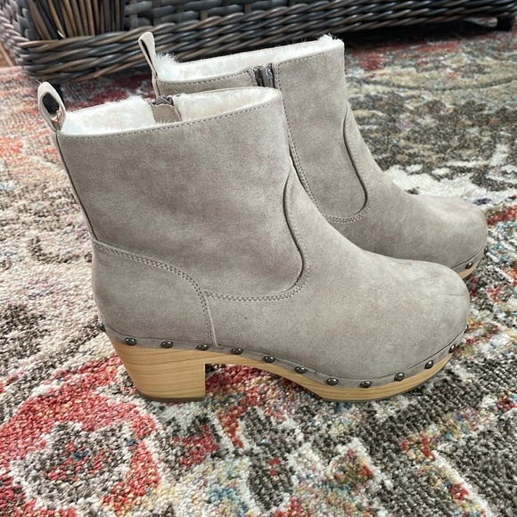 New Clog Style Booties - Picture 3 of 5